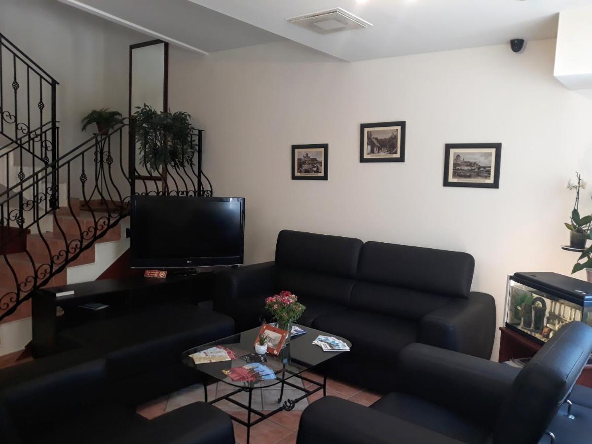 Decsi Vendeghaz Hotel Esztergom Luaran gambar
